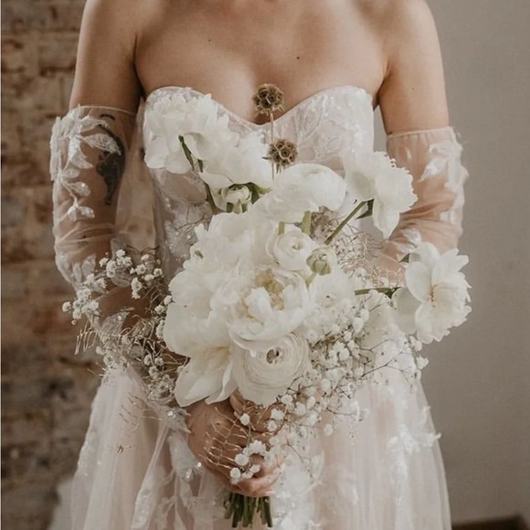 BRAND NEW, NEVER WORN, UNALTERED Watters WToo “Austin” wedding gown - Picture 11 of 15